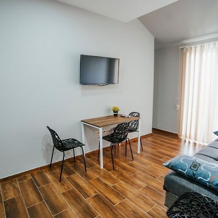 West Apart Hotel Batumi Bagian luar foto