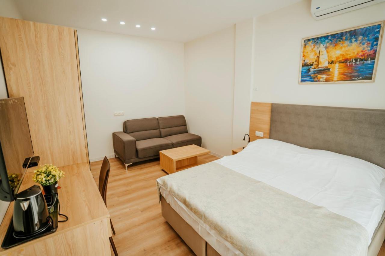 West Apart Hotel Batumi Bagian luar foto