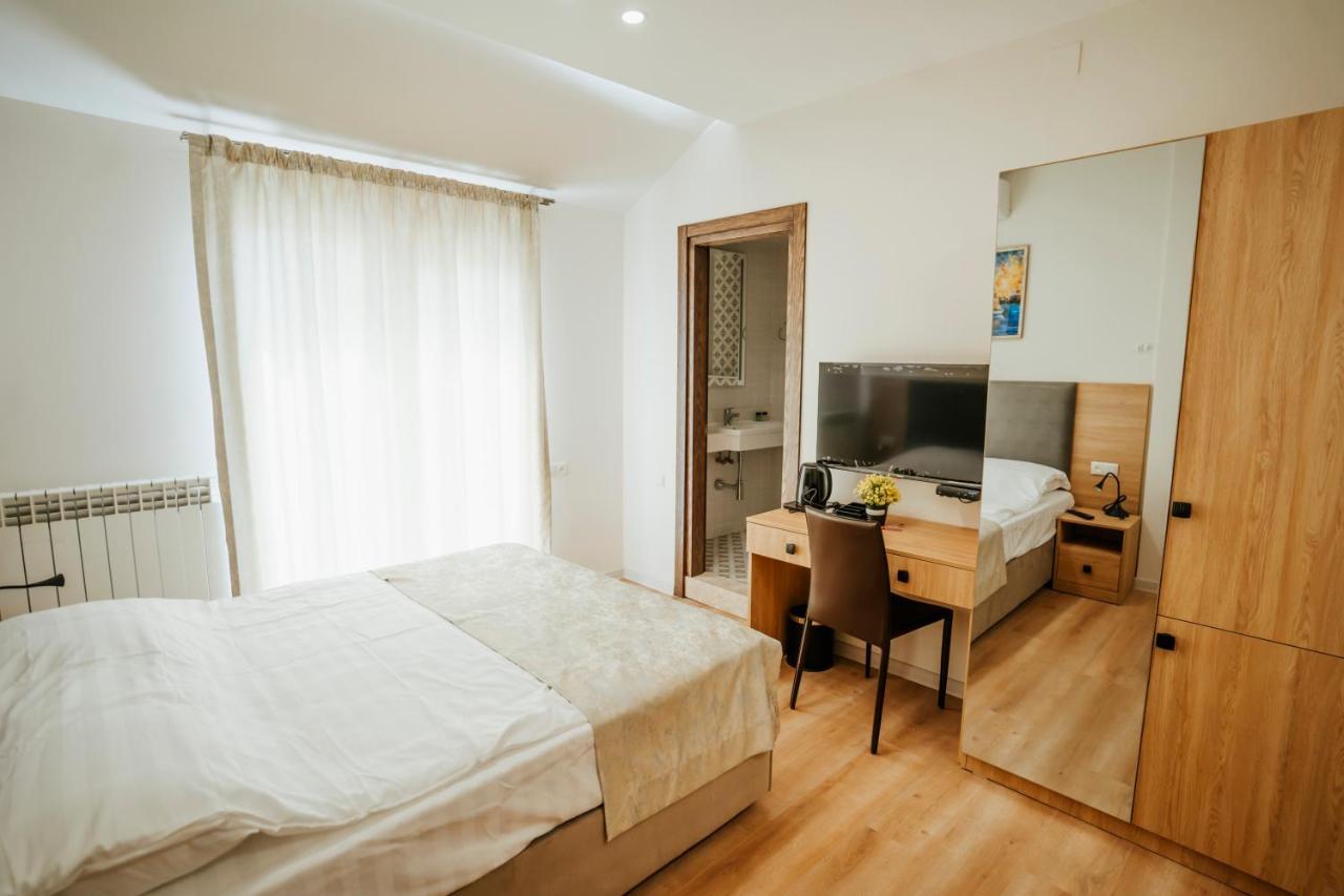 West Apart Hotel Batumi Bagian luar foto