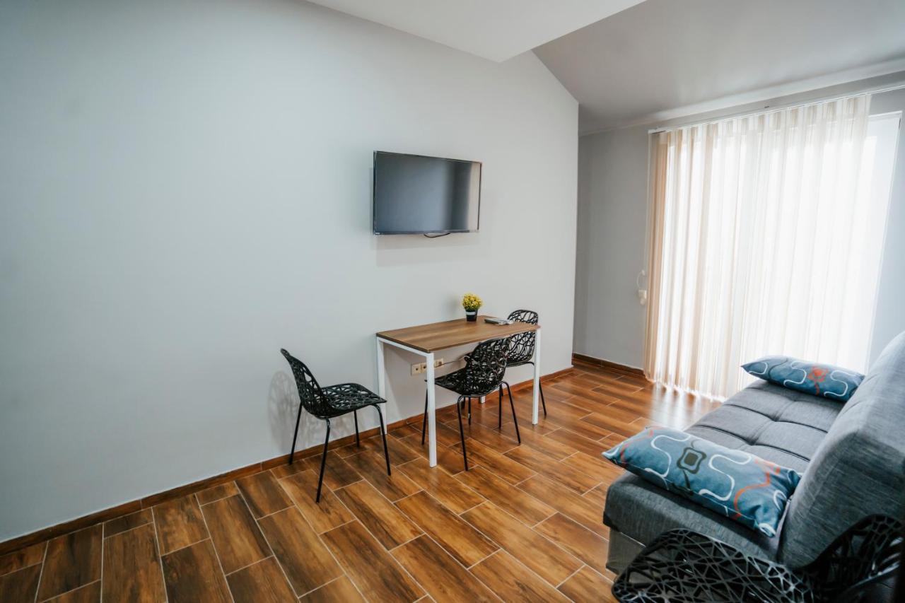 West Apart Hotel Batumi Bagian luar foto