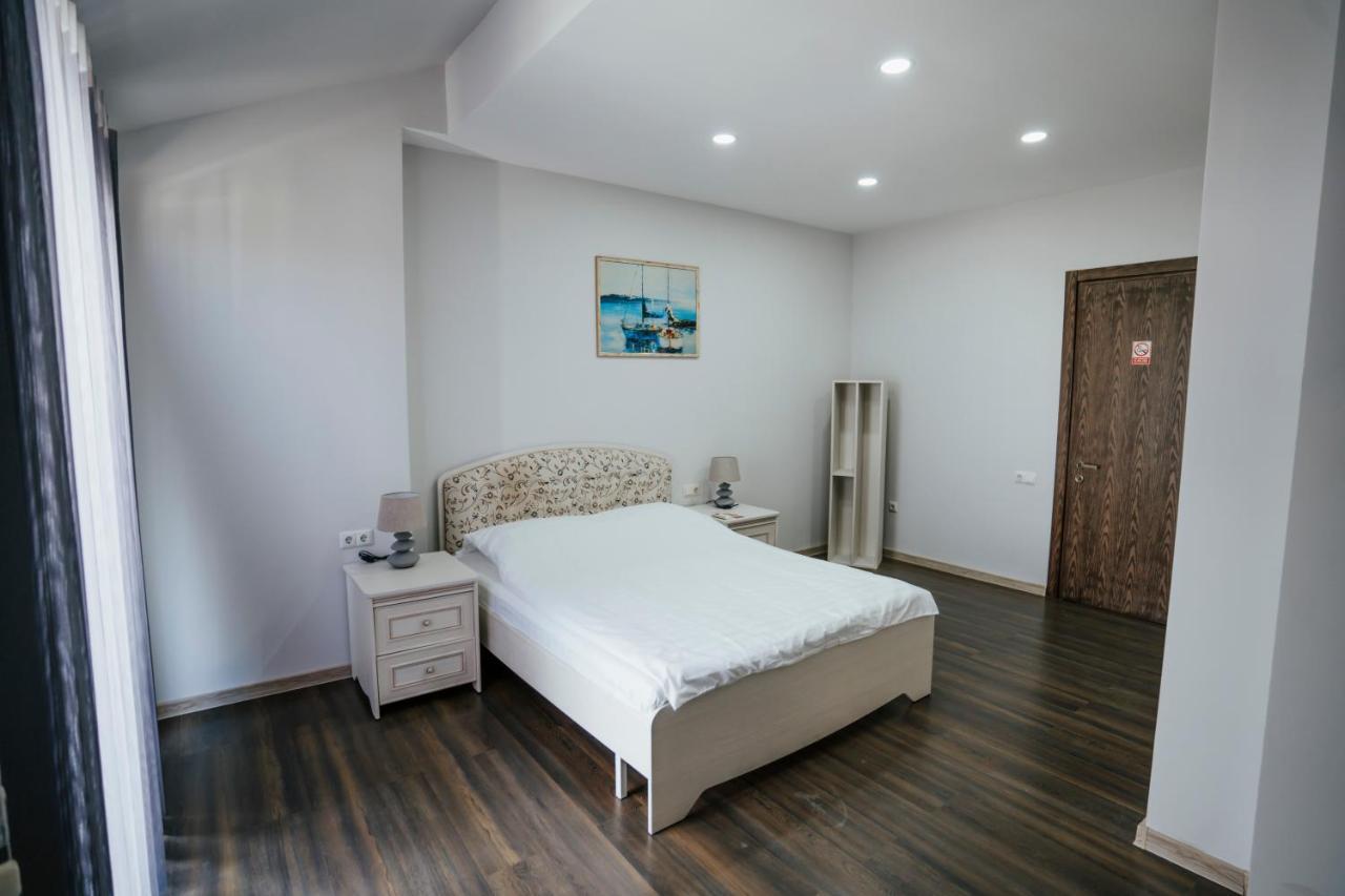 West Apart Hotel Batumi Bagian luar foto