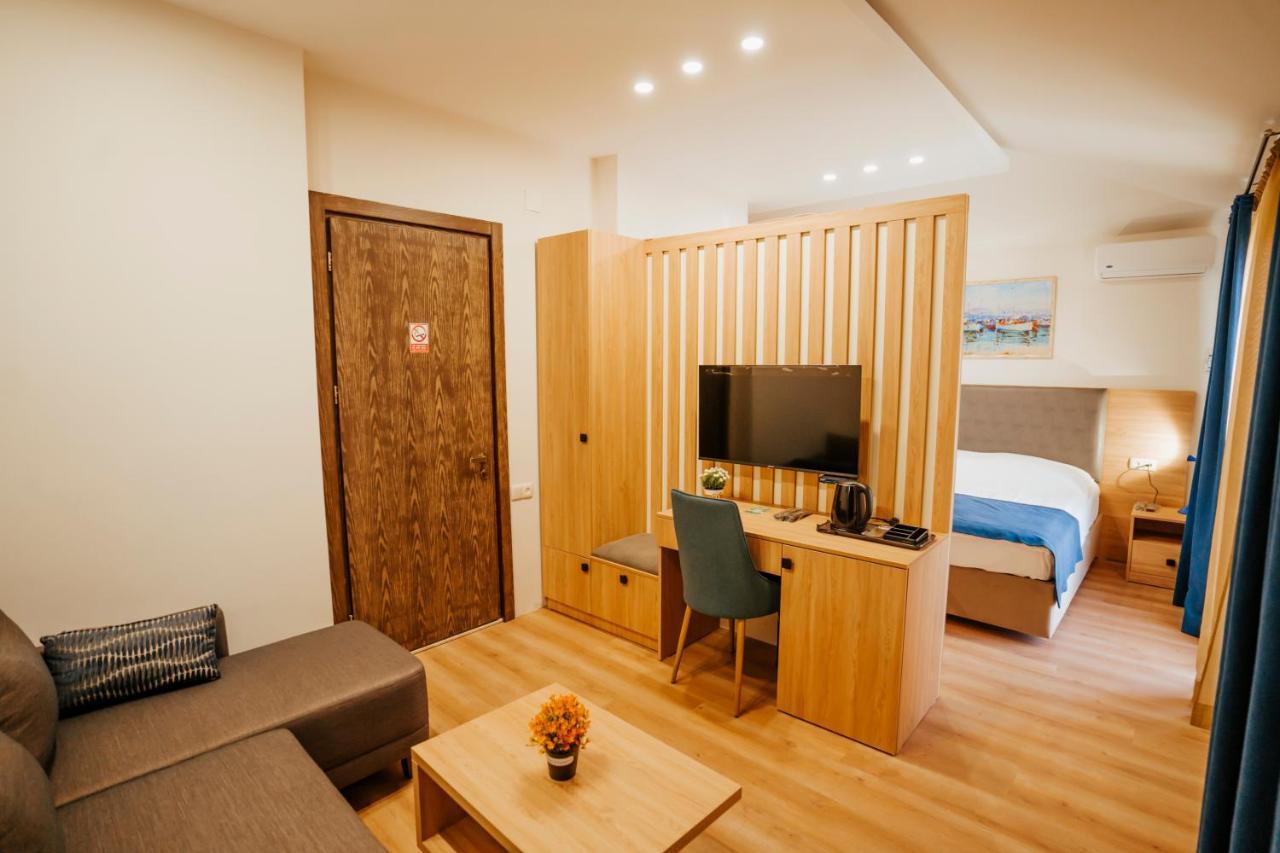 West Apart Hotel Batumi Bagian luar foto