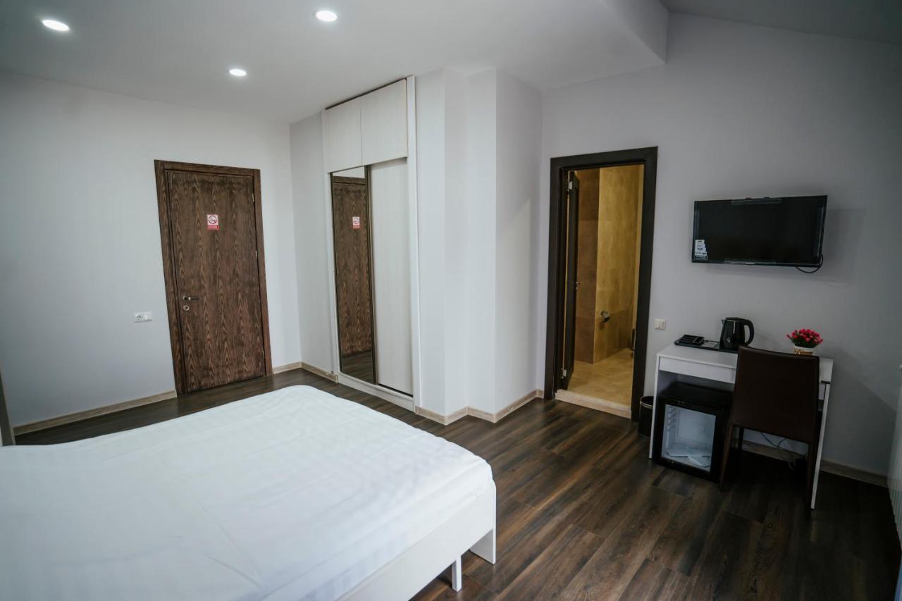 West Apart Hotel Batumi Bagian luar foto