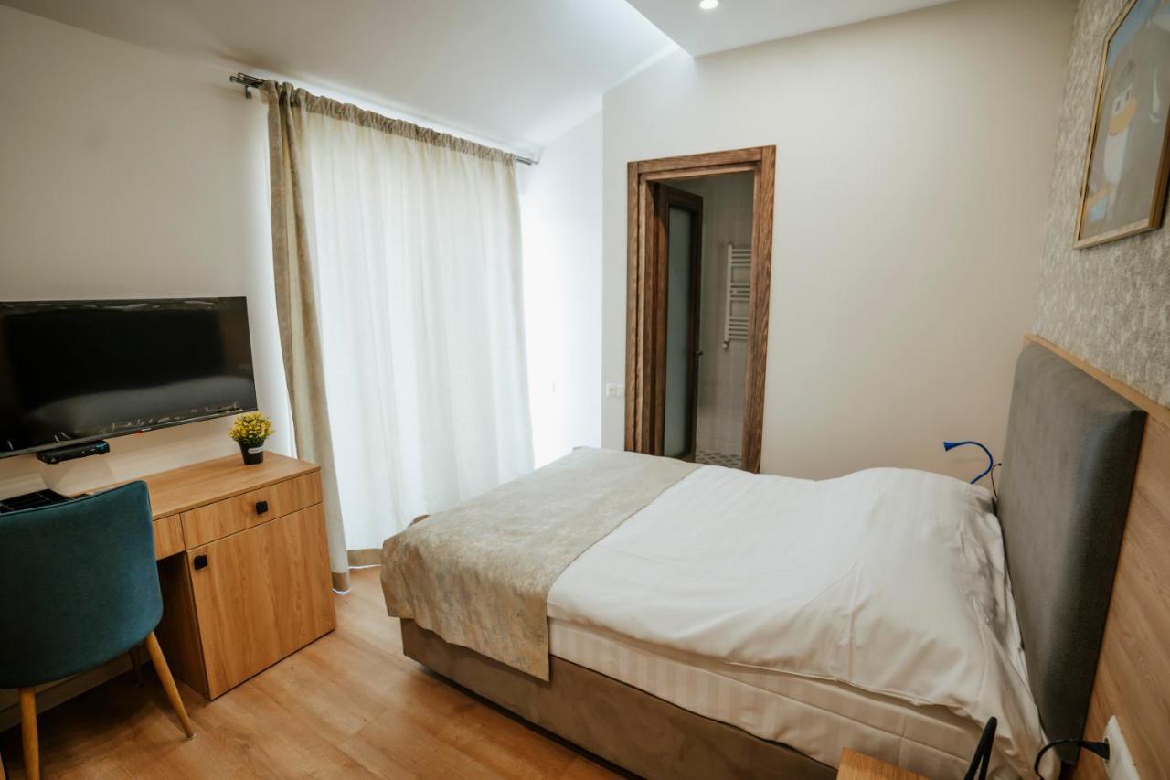 West Apart Hotel Batumi Bagian luar foto