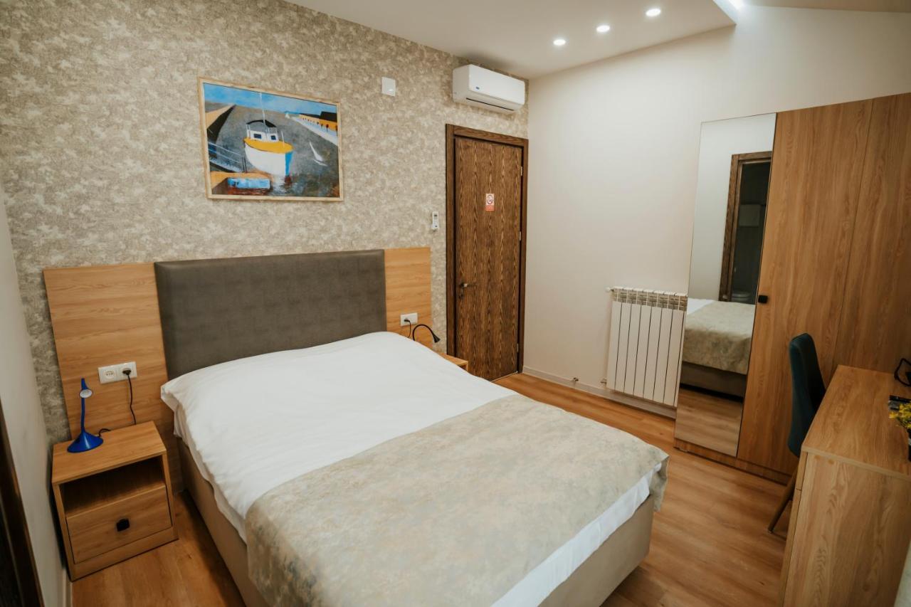 West Apart Hotel Batumi Bagian luar foto