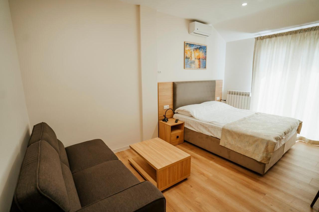 West Apart Hotel Batumi Bagian luar foto